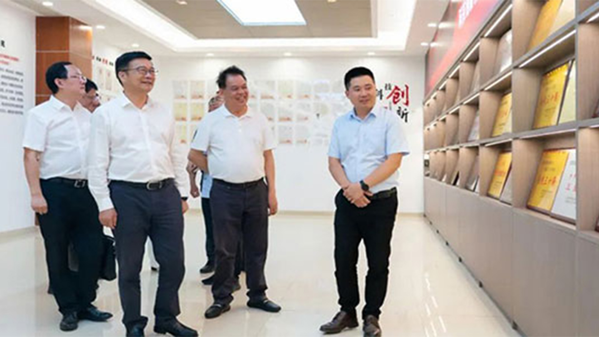 溫州灣新區(qū)黨工委書記、管委會主任周一富走訪浙江石化閥門有限公司